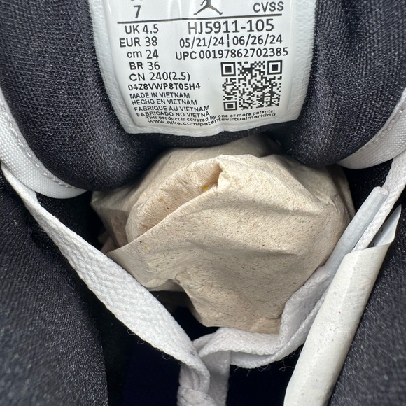 Nike Air Jordan 1 Mid White Black Grape Ice BRAND NEW Size 7 Women - Picture 8 of 8